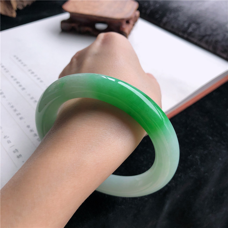 Lighting & Home Decor Studio - Natürliches burmesisches Jadeit-Armband, Eis-Wachs-Typ, hellgrünes rundes