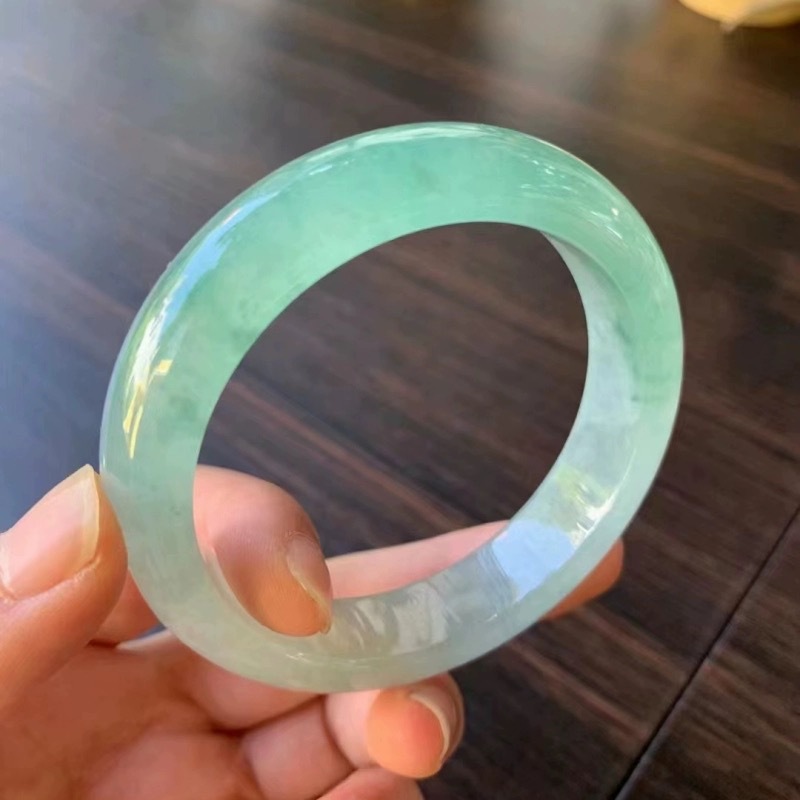 Helles Eisjade-Armband für Mäd – Lighting & Home Decor Studio Bewertung und Preis